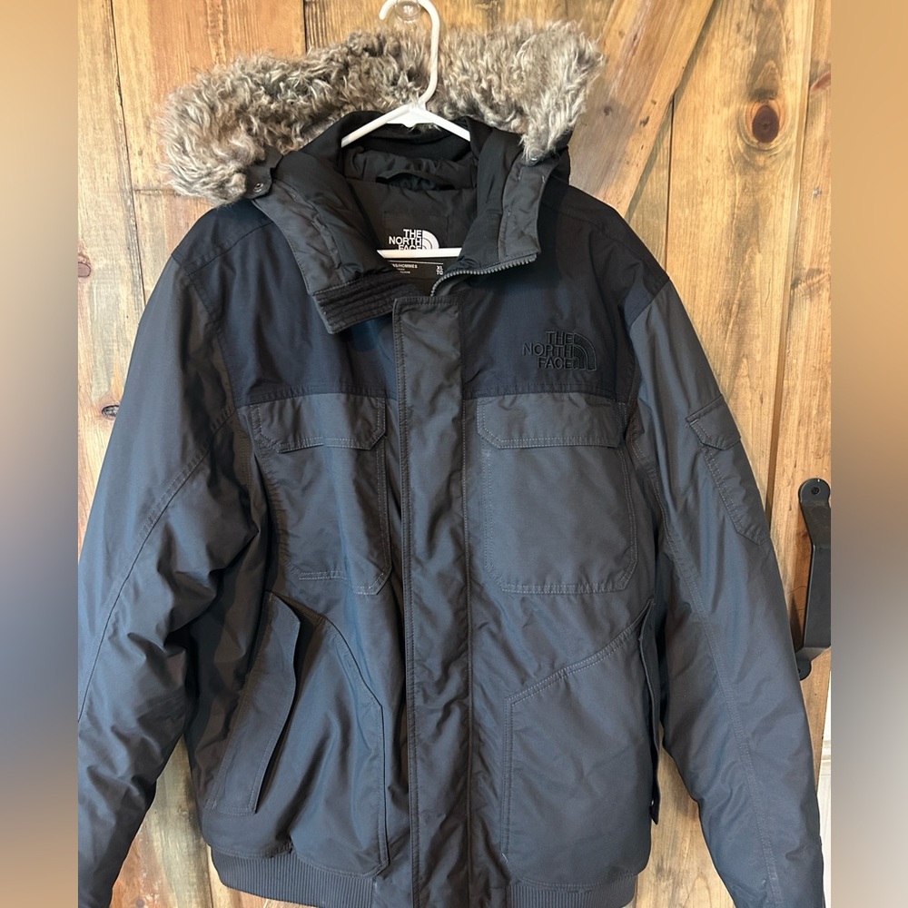 North Face Men's Gotham III Goose Down 550 Asphalt Grey / Black Jacket - XL.